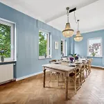 Große Altbau I Terrasse I Zentral I Parkplatz I 8 Personen Apartment
