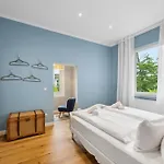 Apartment Große Altbau I Terrasse I Zentral I Parkplatz I 8 Personen *