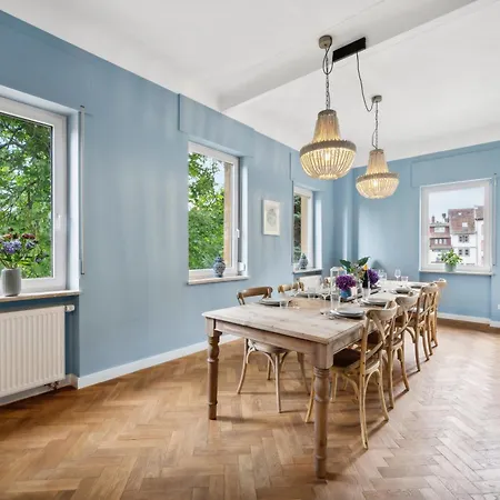 Grosse Altbau I 3 Schlafzimmer I 2 Terrassen I Zentral I 8 Personen Lejlighed