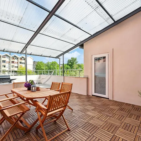 Grosse Altbau I 3 Schlafzimmer I 2 Terrassen I Zentral I 8 Personen