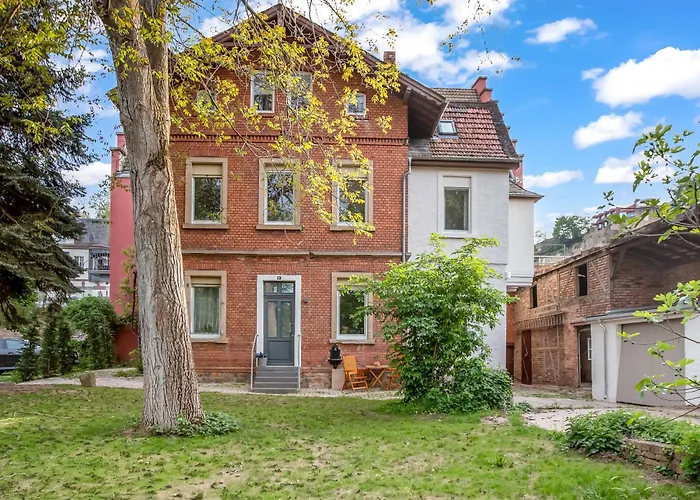 Grosse Altbau I 3 Schlafzimmer I 2 Terrassen I Zentral I 8 Personen